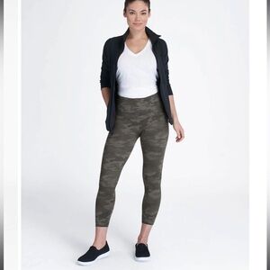 SPANX Look At Me Now Seamless Cropped Leggings Sage Green Camo Women’s S